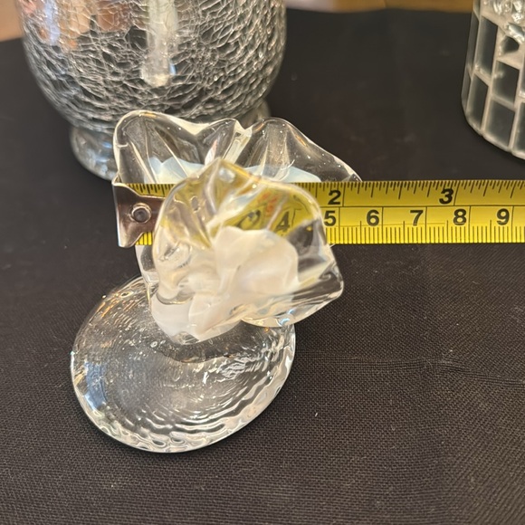 BUNDLE OF VASES AND PAPERWEIGHT - Picture 15 of 16